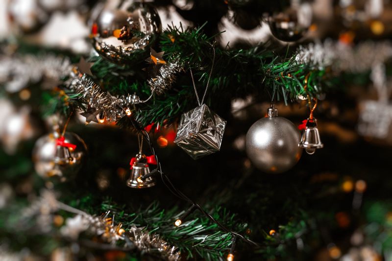 The Ultimate Guide to Buying an 8 Foot Artificial Christmas Tree: Tips and Tricks